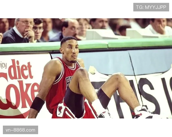 皮蓬无球跑动牵制防守，改变公牛进攻结构