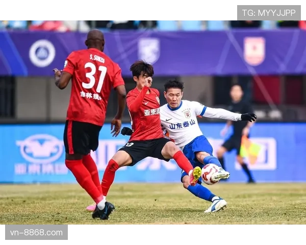 山东泰山中场创造力枯竭，越踢越乱局面已逐步反映在战绩上